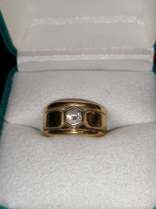 18ct Gold Engagement / Wedding ring CRAZY R1 START