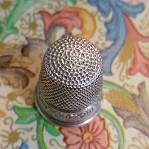 VINTAGE 800 HALLMARKED CONTINENTAL SILVER THIMBLE