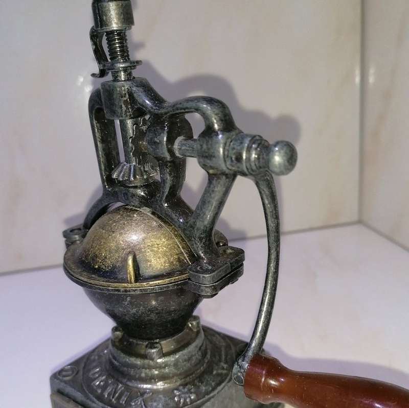 UNIQUE LIGHTER - COFFEE GRINDER