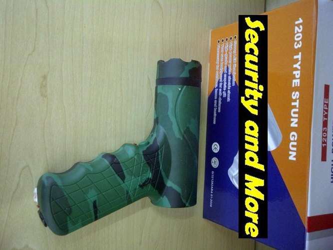 New  ** Camo Stun Gun 700,000 volts built in torch/Free Postage.