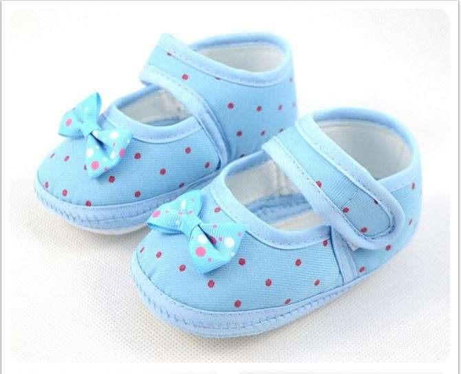SALE!!!  - MARKED DOWN BELOW COST - BABY GIRL'S SHOES CUTE DOT & BOW BLUE  -  0 - 3 MONTHS