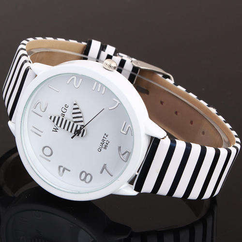 NEW ARRIVAL CHARMING  LADIES  BLACK AND WHITE STRIPED STRAP  AND HANDS