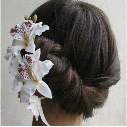 1 PCS HAIRCLIP WITH 3 WHITE ORCHARD FLOWERS WITH ATTACHED  CLIP - PERFECT FOR BRIDE