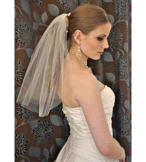 STUNNING IVORY SHORT SHOULDER LENGTH  BRIDAL VEIL WITH COMB  - ALSO AVAILABLE IN WHITE