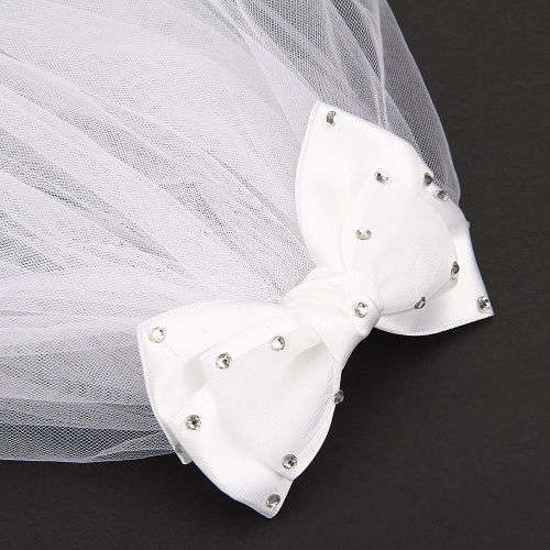 STRIKING WHITE BRIDAL VEIL  - BOW WITH RHINESTONES ON COMB WITH SCOLLOPED EDGING AND PEARL DETAIL