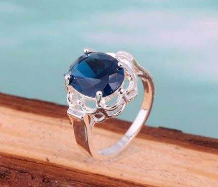 BEAUTIFUL BLUE SAPPHIRE CZ SET IN 925  SILVER PLATED RING SIZE 8 (Q)