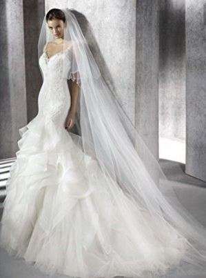 ELEGANT WHITE BRIDAL VEIL WITH FINISHED EDGE - SOFT TULLE - 3 M  WITH 2 TIER - BLUSHER - WITH COMB