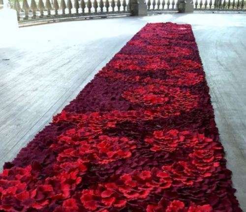1 000 DEEP PLUM / CLARET  SILK ROSE PETALS - USE FOR CONFETTI/AISLE DECOR/PHOTO PROP/TABLE DECOR