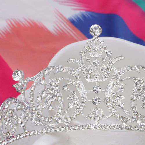 SALE!!   GORGEOUS AND INTRICATE DESIGN  SILVER PLATED BRIDE'S CRYSTAL TIARA!!!