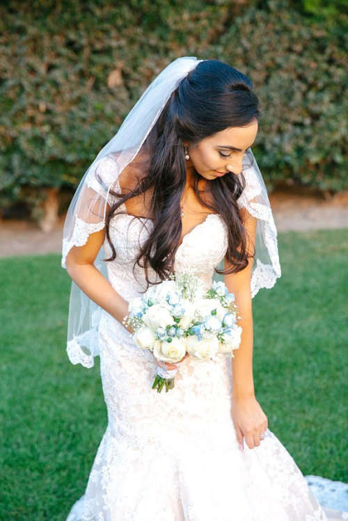 IVORY1 TIER CLASSIC ELBOW LENGTH BRIDE'S VEIL WITH LACE TRIMMING  WITH COMB - STUNNING