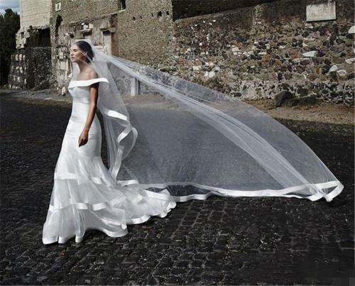 2 TIER 3M OFF WHITE/ LIGHT IVORY BRIDE'S VEIL WITH WIDE SATIN RIBBON WITH COMB - STUNNING