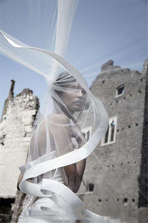 2 TIER 3M OFF WHITE/ LIGHT IVORY BRIDE'S VEIL WITH WIDE SATIN RIBBON WITH COMB - STUNNING