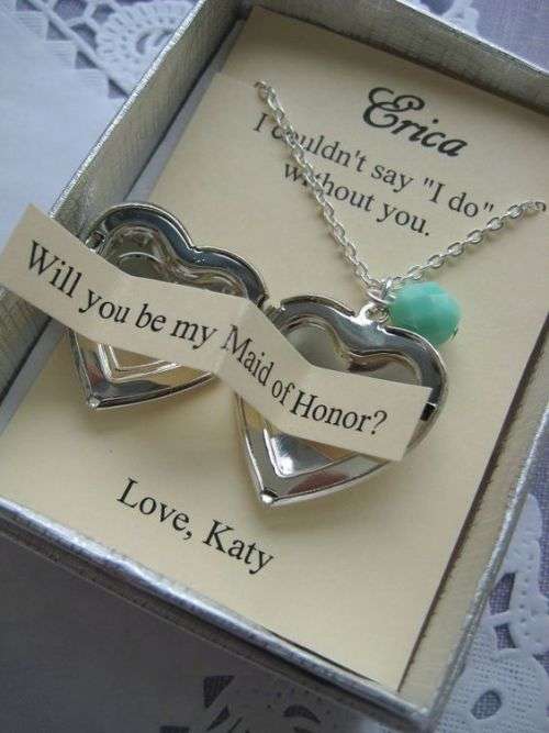 STUNNING GIFT!  HEART LOCKET PENDANT AND CHAIN - PERFECT FOR PHOTOS OF A LOVED ONE