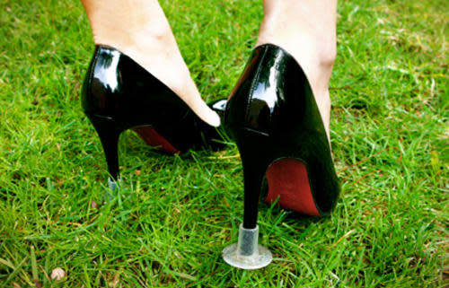 1 PAIR CLEAR SHOE HEEL PROTECTORS - PREVENTS HIGH HEEL SHOES FROM SINKING INTO GRASS OR PAVING