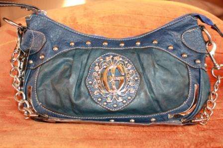 NAVY BLUE GUESS HANDBAG WITH GORGEOUS SILVER DETAIL