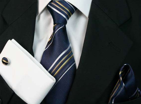 BOXED BLUE DESIGNER  100% HANDMADE SILK MATCHING TIE , HANKY & CUFFLINKS SET