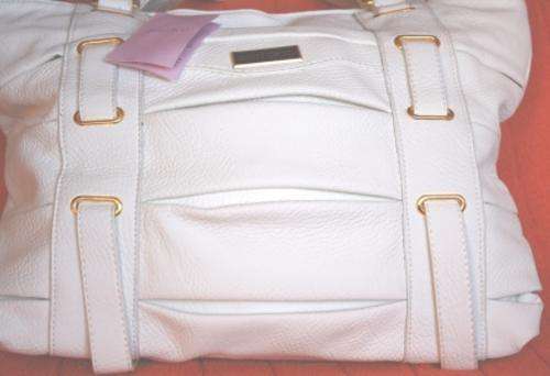 WHITE JIMMY CHOO  HANDBAG  -  DESIGNED IN CALF LEATHER WITH GOLD DETAILING