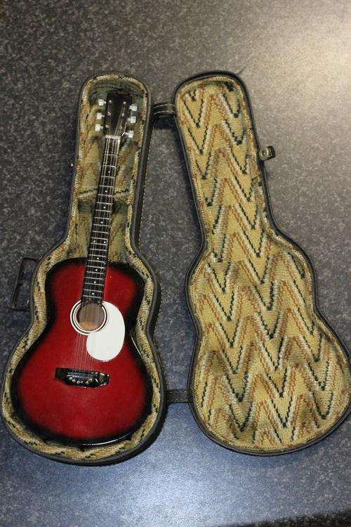 REALISTIC GUITAR IN CASE VERY COLLECTABLE