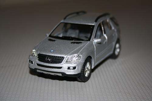 Rare and Beautiful Mercedes Benz ML-Class by Kinsmart