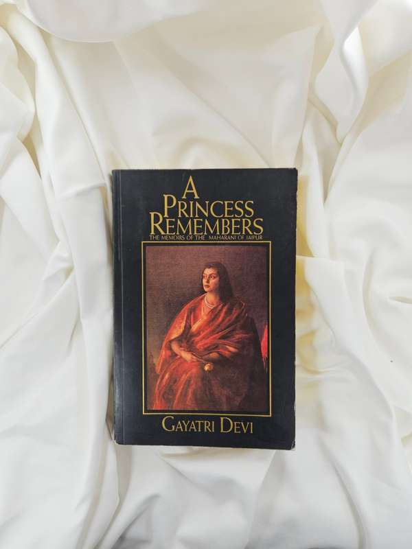 A Princess Remembers: The Memoirs of the Maharani of Juipur by Gayatri Devi - Paperback