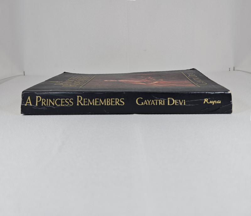 A Princess Remembers: The Memoirs of the Maharani of Juipur by Gayatri Devi - Paperback