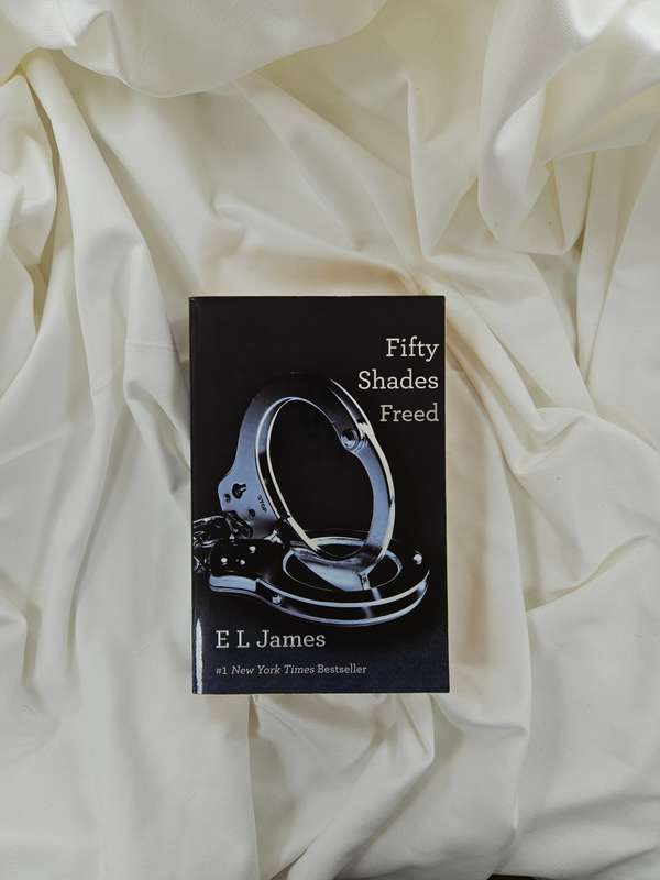 Fifty Shades Freed III by EL James - Paperback