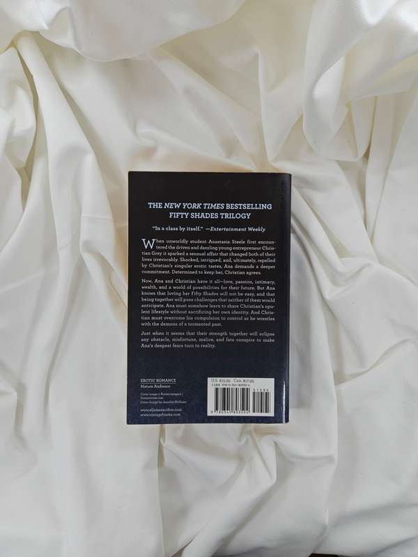 Fifty Shades Freed III by EL James - Paperback