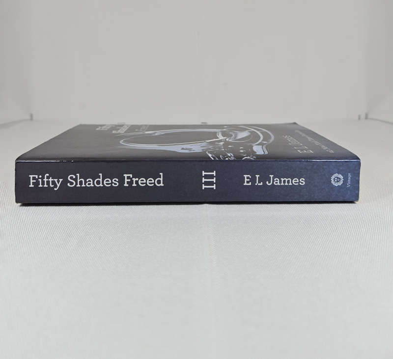 Fifty Shades Freed III by EL James - Paperback