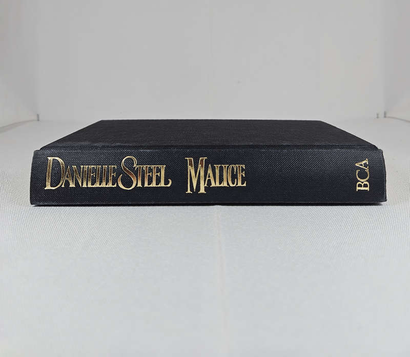 Malice by Danielle Steel - Hardback