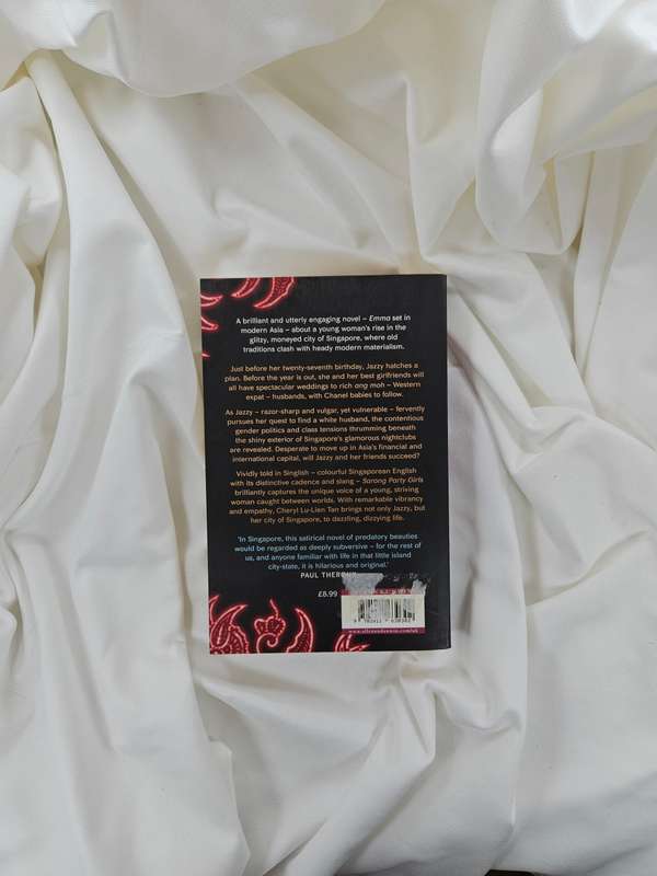 Sarong Party Girls by Cheryl Lu Lien Tan - Paperback