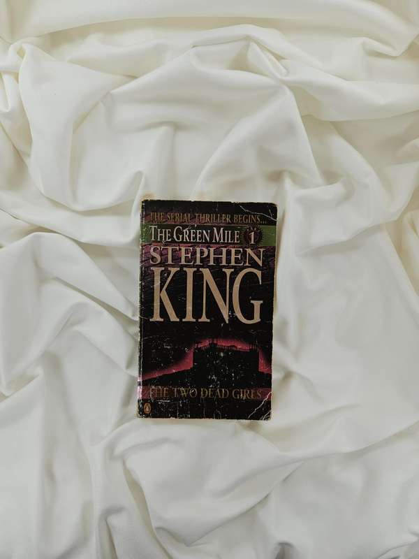 The Green Mile: Part 1 - The Two Dead Girls by Stephen King - Paperback