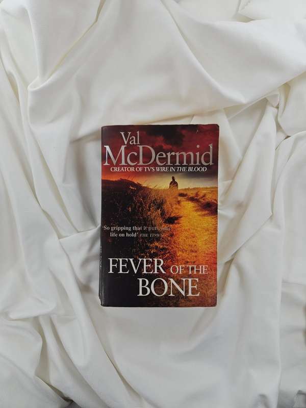 Fever to the Bone by Val McDermid - Paperback