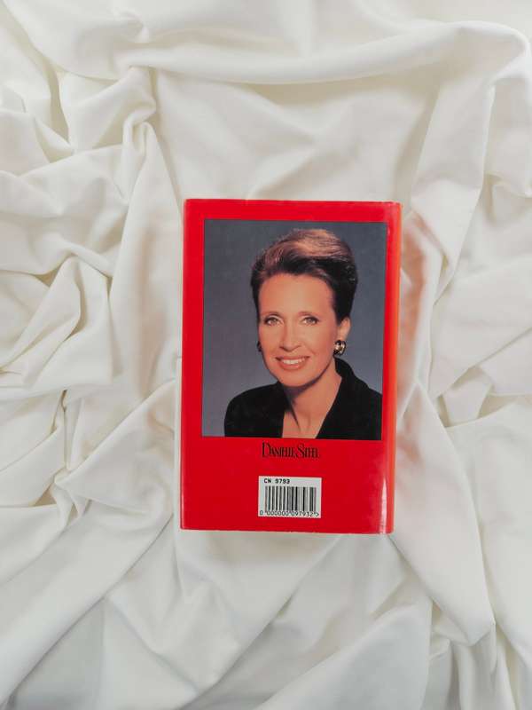 Silent Honour by Danielle Steel - Hardback