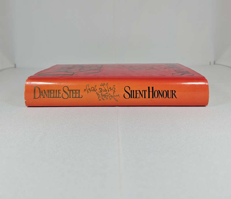 Silent Honour by Danielle Steel - Hardback