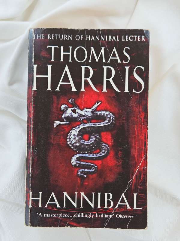 Hannibal by Thomas Harris - Paperback