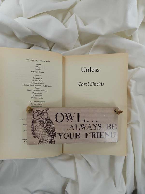 Unless by Carol Shields - Paperback
