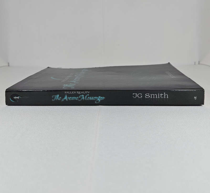 Fallen Reality: The Arcane Messenger by JG Smith - Paperback