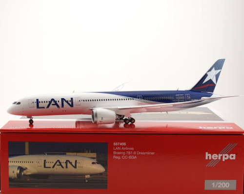 Boeing 787-9 Dreamliner LAN Airlines - 1/200 Scale - HW557405-TAS012272