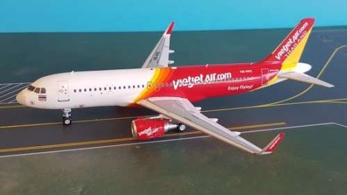 Airbus A320 Vietjet Air- 1/200 Scale (JF-A320-003)(JFoX Models)