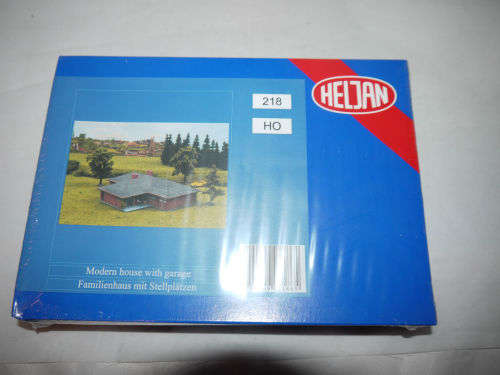 Modern House with Garage - HO Heljan HEL218