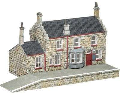 HOGSMEADE Station Building - HO HORR7230 Hornby