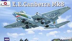 English Electric Canberra Mk.8 Royal Air Force - 1/144 Scale (AM1429)(TAS5031)(AModel)