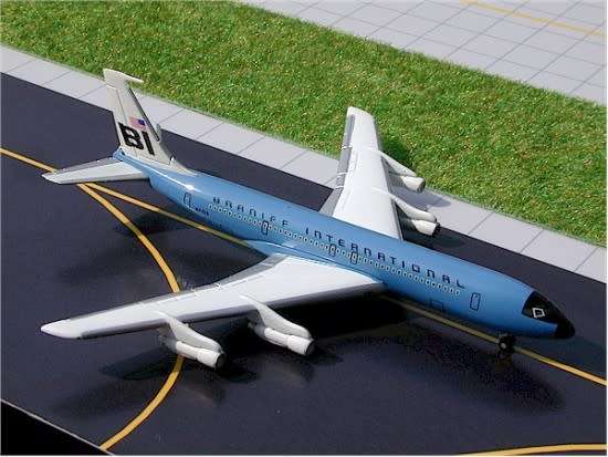 Boeing 707-327 Braniff International - 1/400 Scale (GJBNF214)(TAS012378)(Gemini Jets)