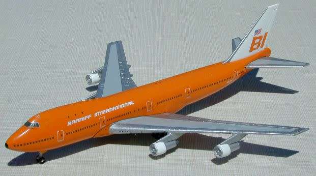 Boeing 747-100 Braniff International - 1/400 Scale (GJBRN026)(Gemini Jets)