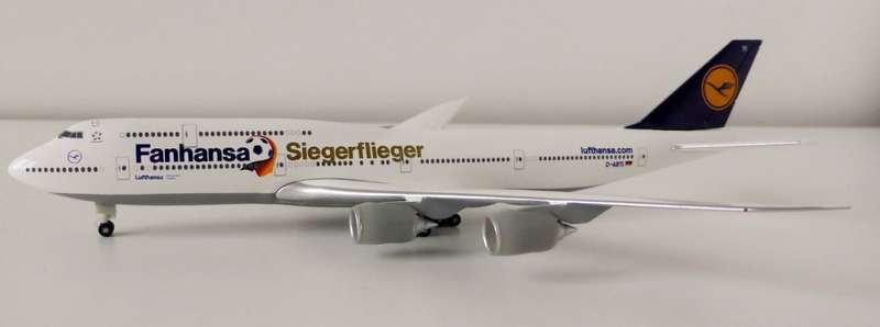 Boeing 747-8i Lufthansa (Fanhansa) - 1/500 Scale (HW527187)(Herpa Wings)