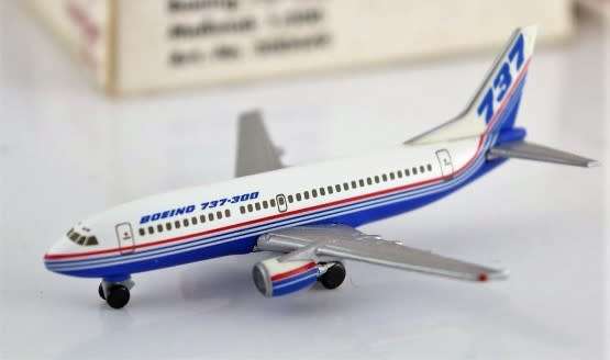 Boeing 737-300 Boeing Company - 1/500 Scale (HW500449)(Herpa Wings)