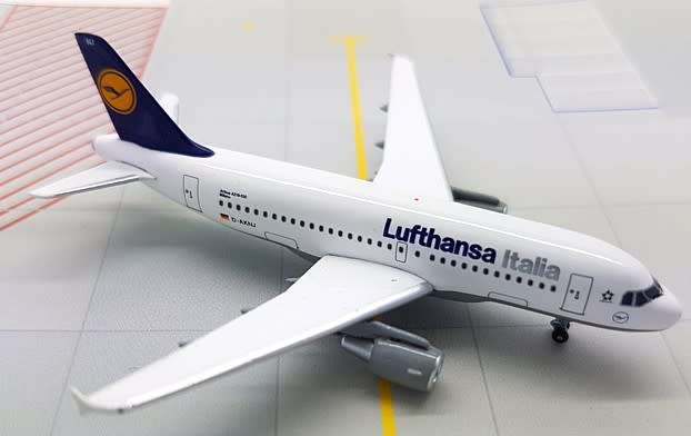 Airbus A319-100 Lufthansa Italia - 1/500 Scale (HW509176)(Herpa Wings)