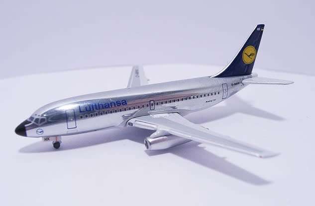 Boeing 737-200 Lufthansa - 1/500 Scale (BB5-2004-22)(TAS001143)(Big Bird)