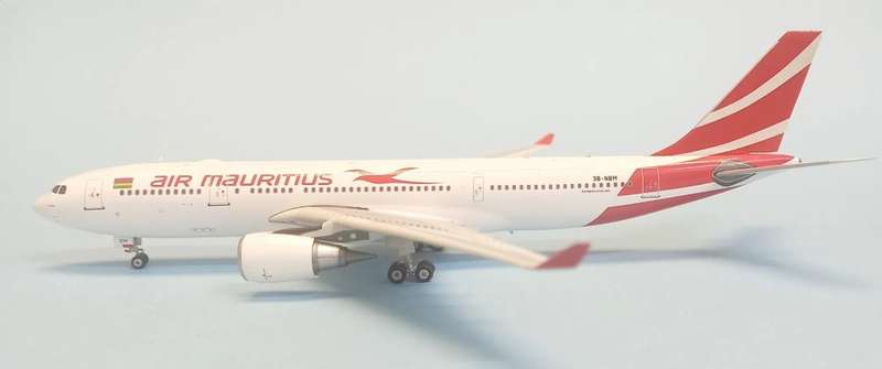 Airbus A330-200 Air Mauritius 1/400 Scale (10762)(TAS4283)(Phoenix Models)