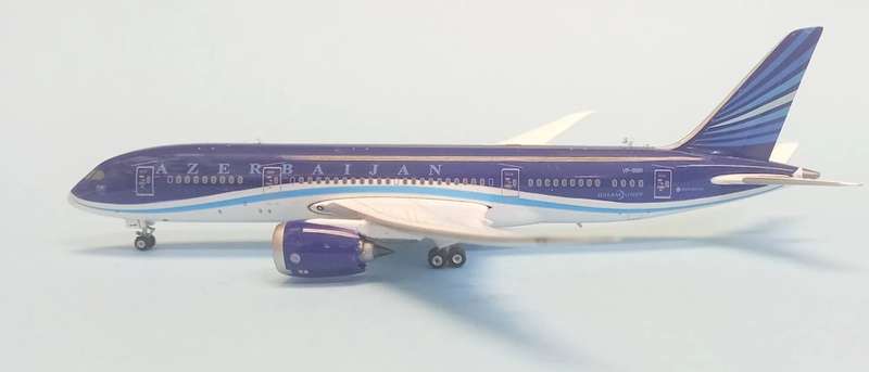 Boeing 787-8 Azerbaijan - 1/400 Scale (11070)(TAS4254)(Phoenix Models)